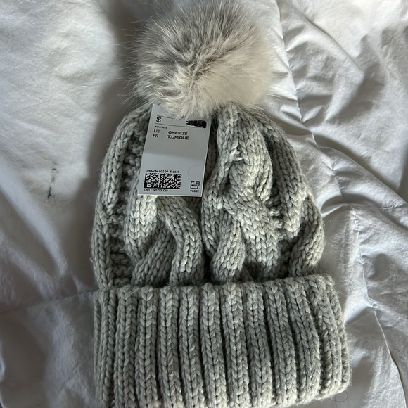 Brand new H&M hat - Picture 2 of 3